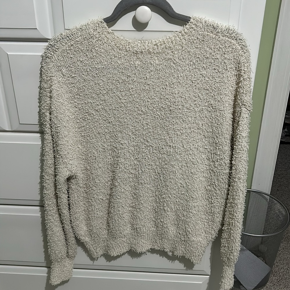 Universal Threads Sweater - Picture 3 of 3